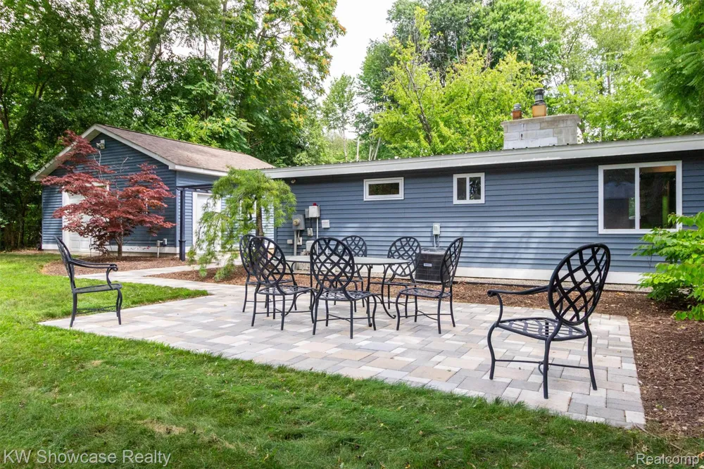 1560 Sable Street Commerce Charter Township, MI 48382
