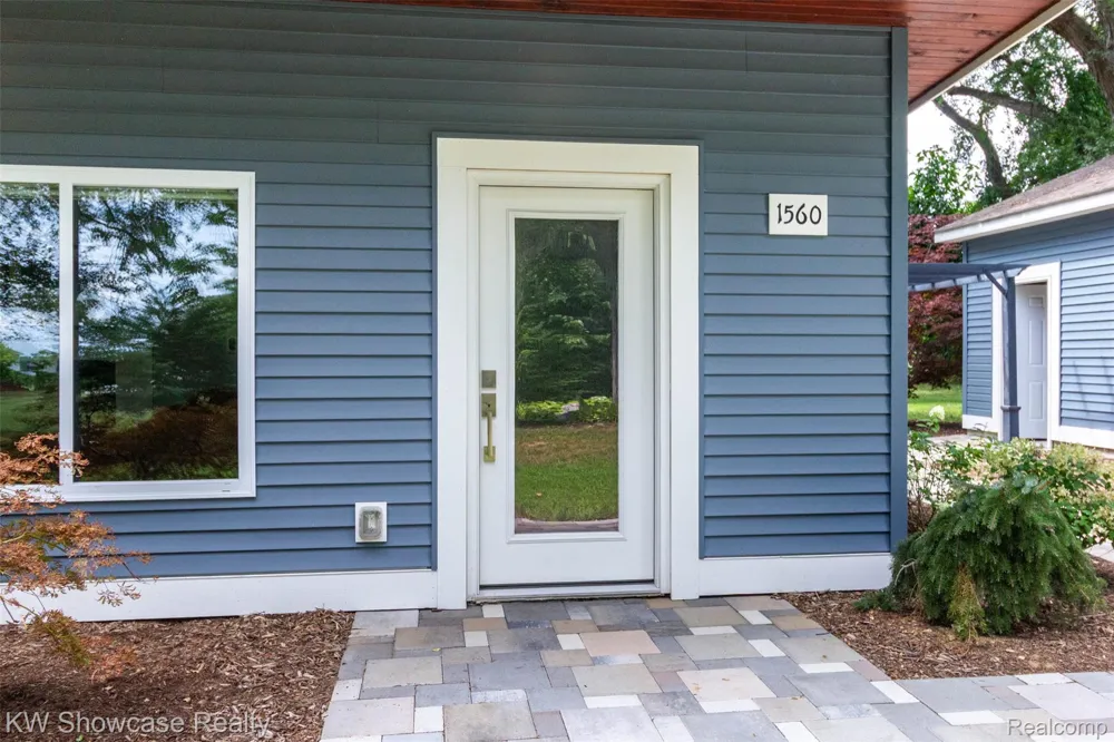 1560 Sable Street Commerce Charter Township, MI 48382