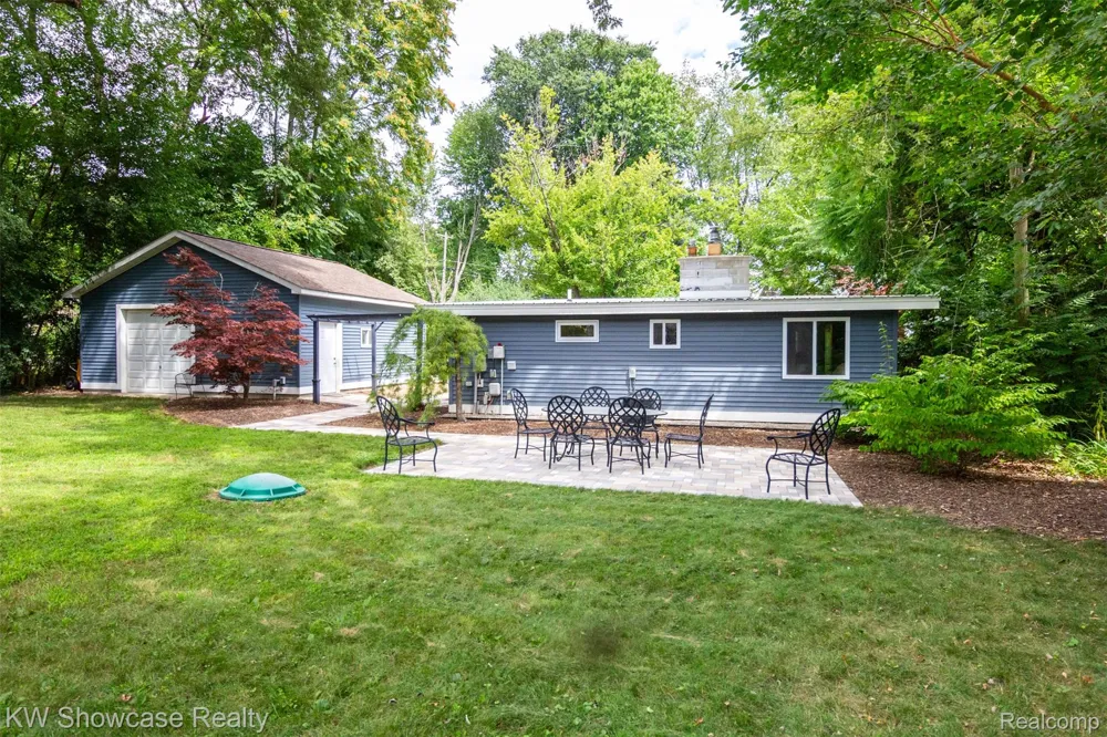1560 Sable Street Commerce Charter Township, MI 48382