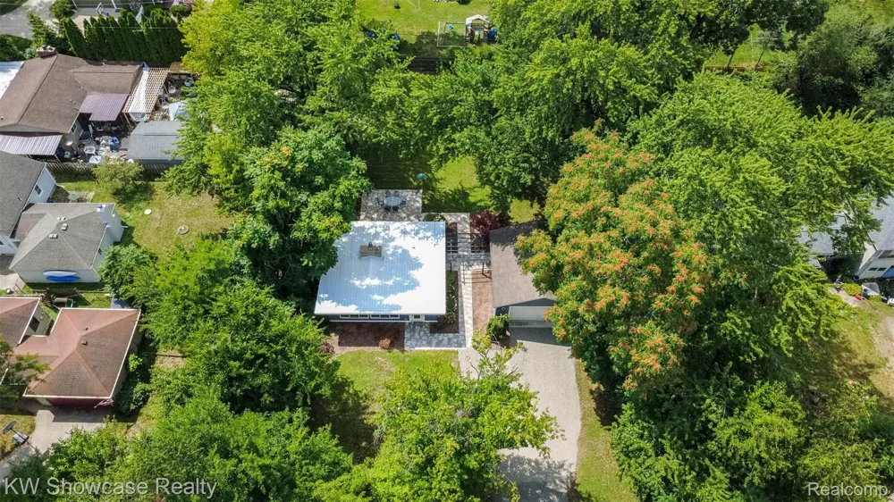 1560 Sable Street Commerce Charter Township, MI 48382