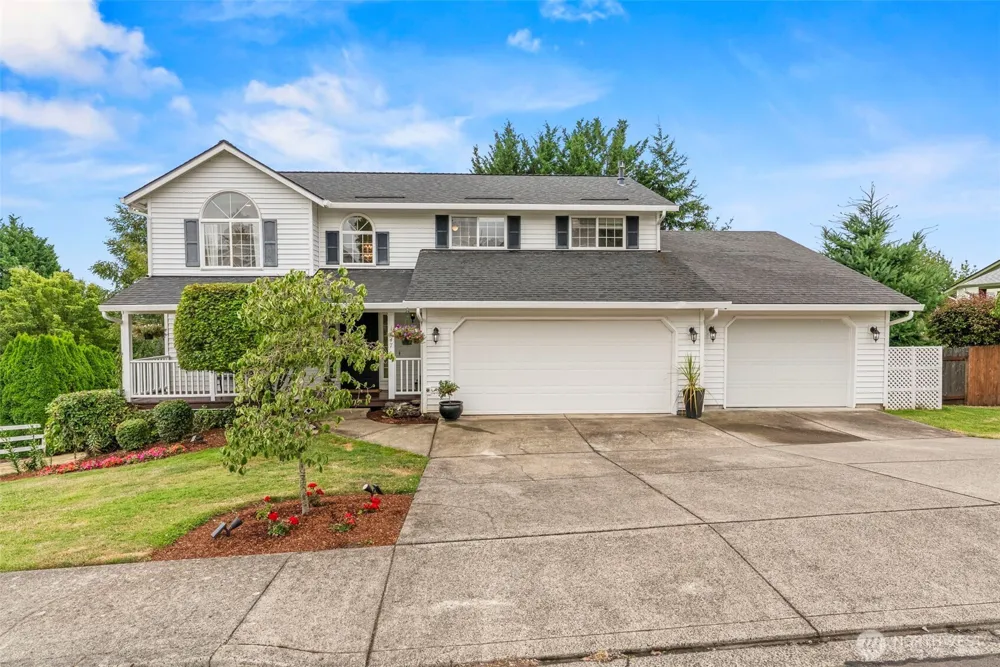 1247 E Pioneer Loop La Center, WA 98629