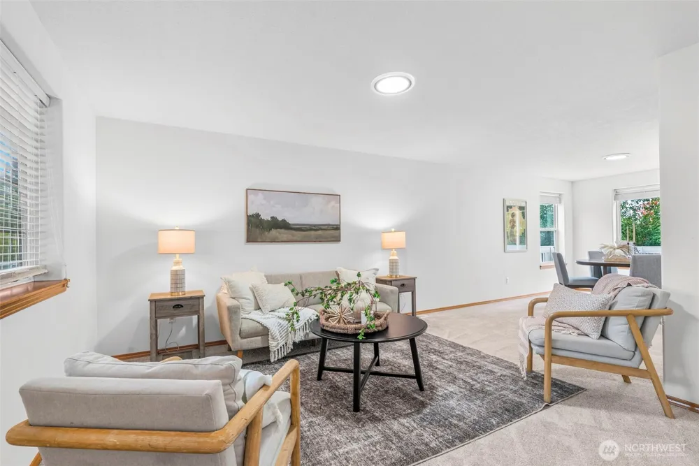1247 E Pioneer Loop La Center, WA 98629