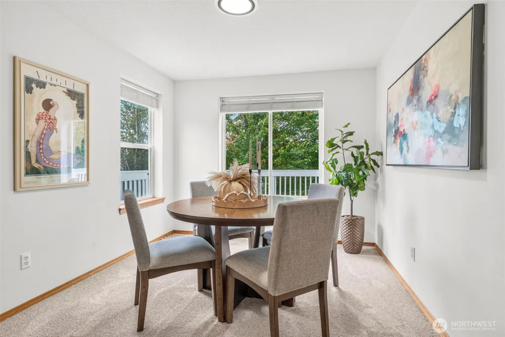 1247 E Pioneer Loop La Center, WA 98629