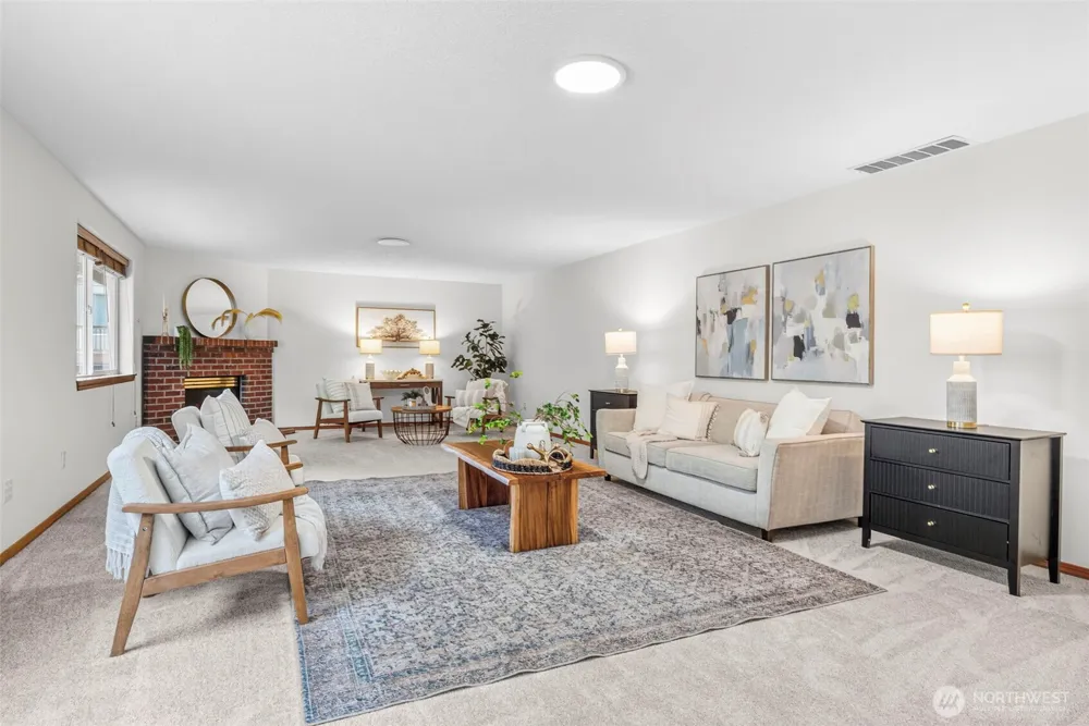 1247 E Pioneer Loop La Center, WA 98629