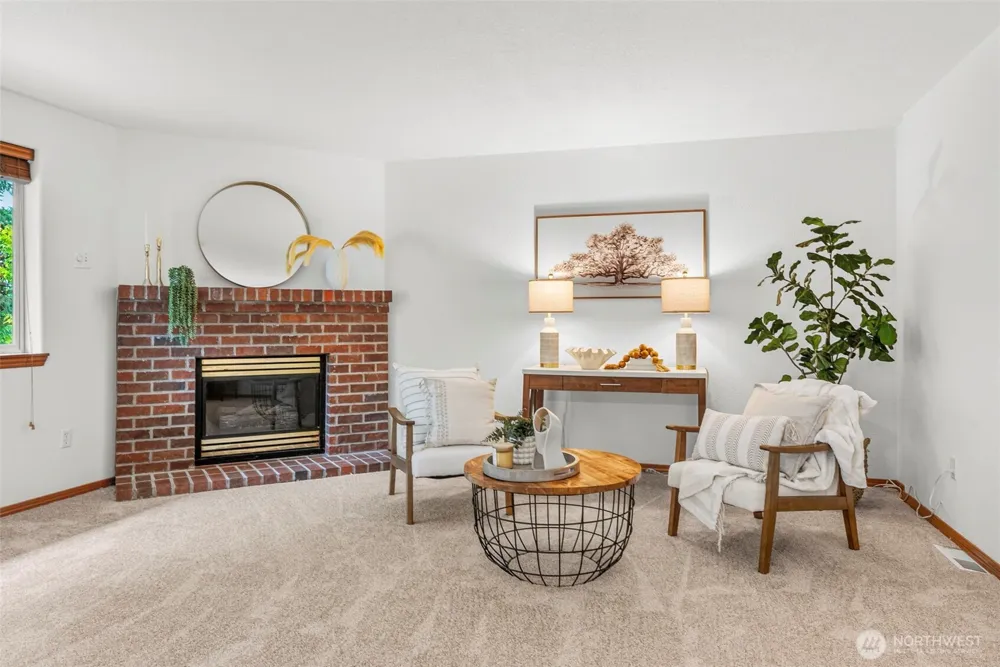 1247 E Pioneer Loop La Center, WA 98629