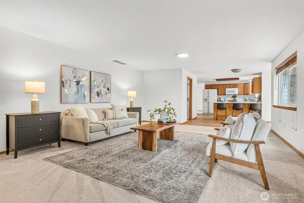 1247 E Pioneer Loop La Center, WA 98629