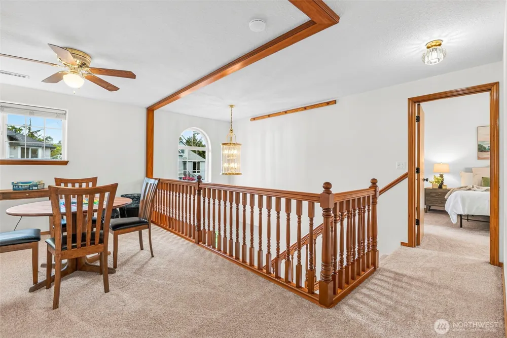 1247 E Pioneer Loop La Center, WA 98629