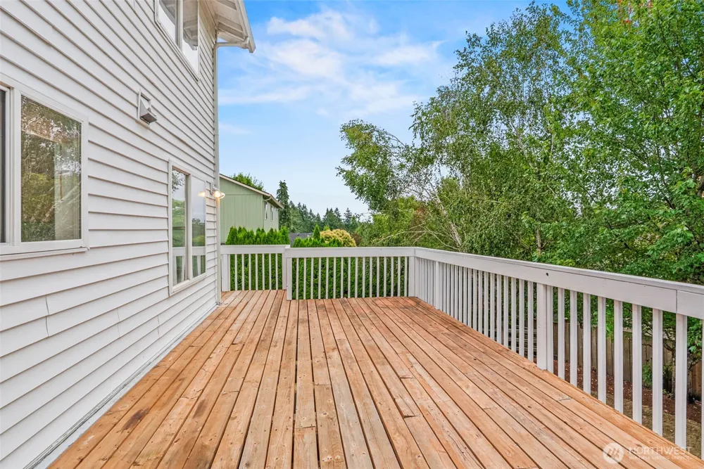 1247 E Pioneer Loop La Center, WA 98629