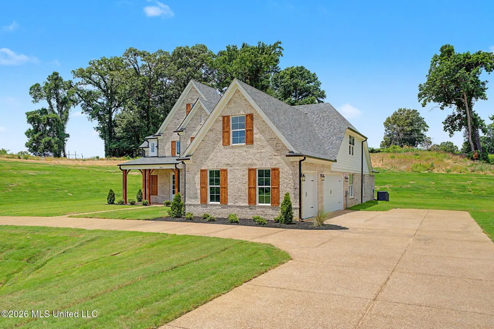 8130 Soaring Oaks Drive Walls, MS 38680