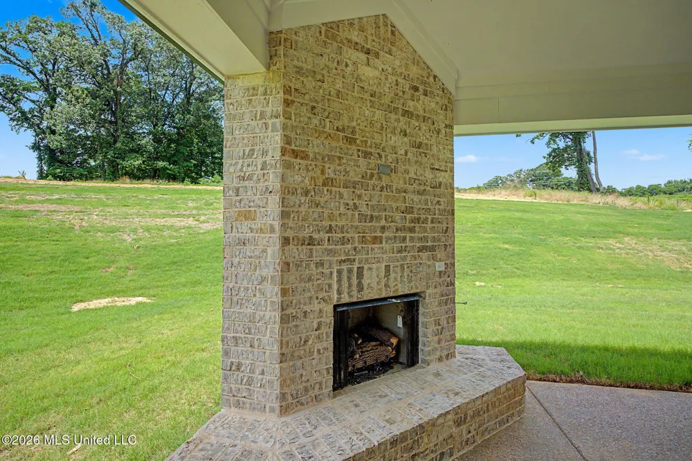 8130 Soaring Oaks Drive Walls, MS 38680