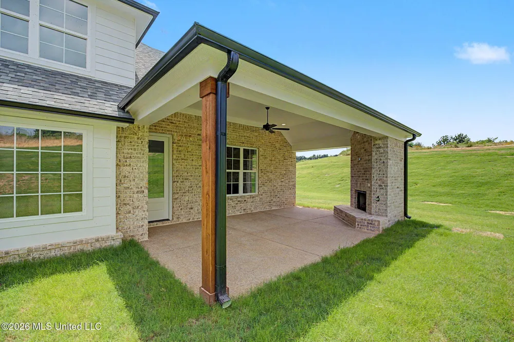 8130 Soaring Oaks Drive Walls, MS 38680