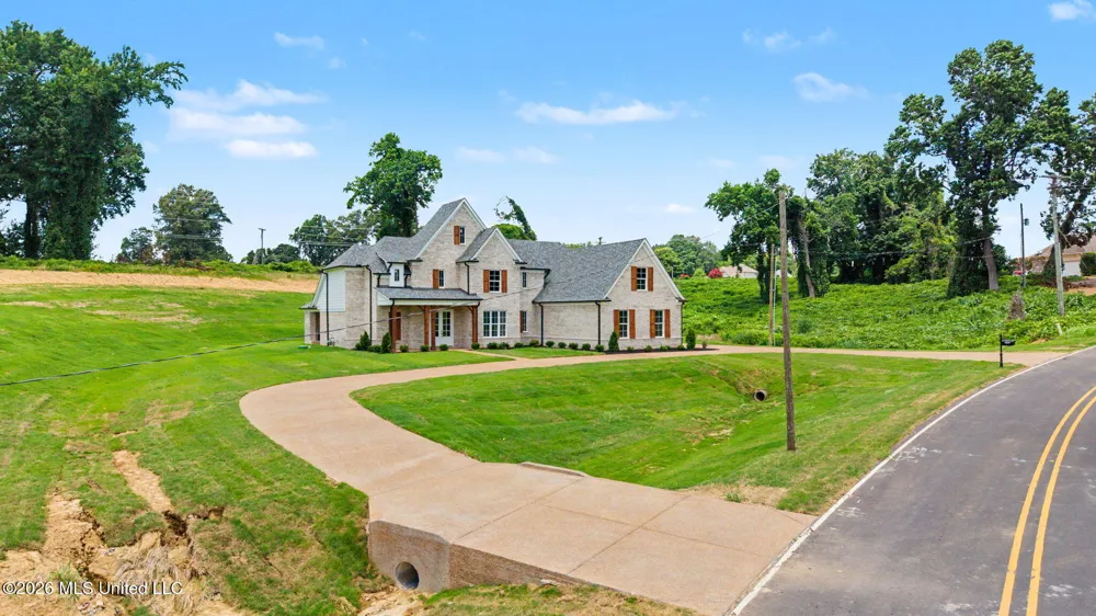 8130 Soaring Oaks Drive Walls, MS 38680