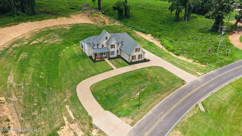 8130 Soaring Oaks Drive Walls, MS 38680
