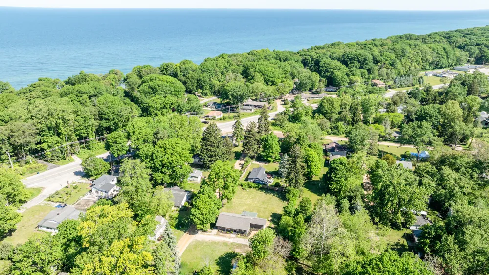 6027 Superior Street Coloma, MI 49038