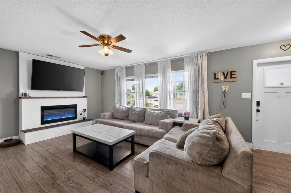 2815 SOUTHERN PARKWAY W Bradenton, FL 34205