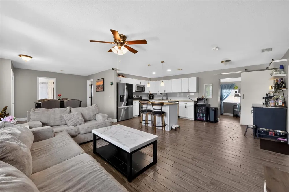 2815 SOUTHERN PARKWAY W Bradenton, FL 34205