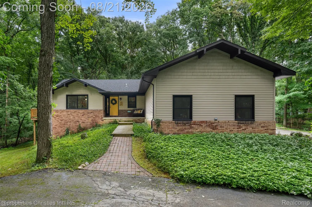 1625 Perry Lake Road Brandon Charter Township, MI 48462