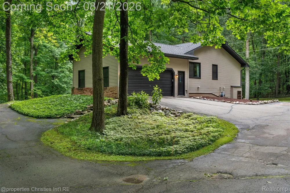 1625 Perry Lake Road Brandon Charter Township, MI 48462
