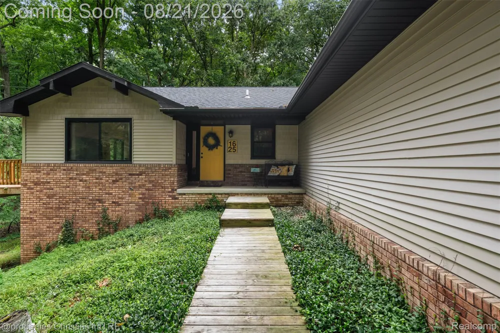 1625 Perry Lake Road Brandon Charter Township, MI 48462