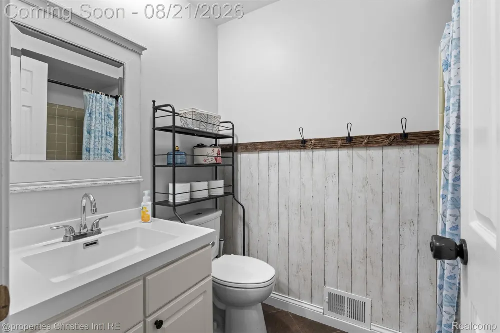 1625 Perry Lake Road Brandon Charter Township, MI 48462