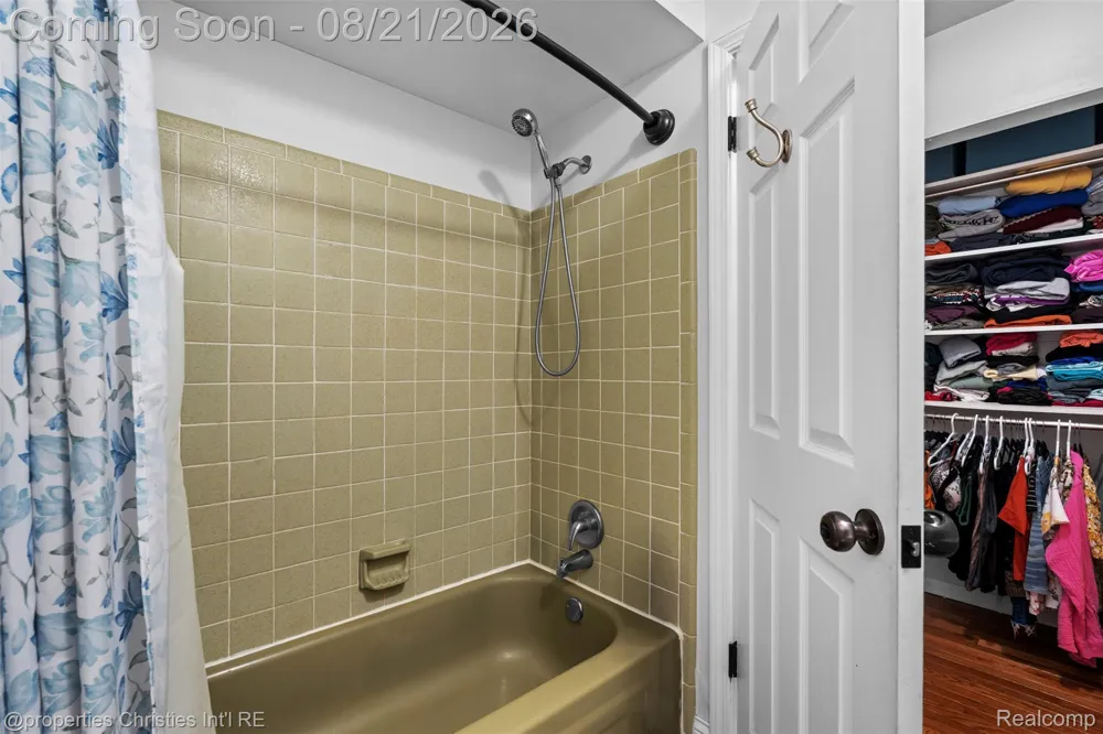 1625 Perry Lake Road Brandon Charter Township, MI 48462