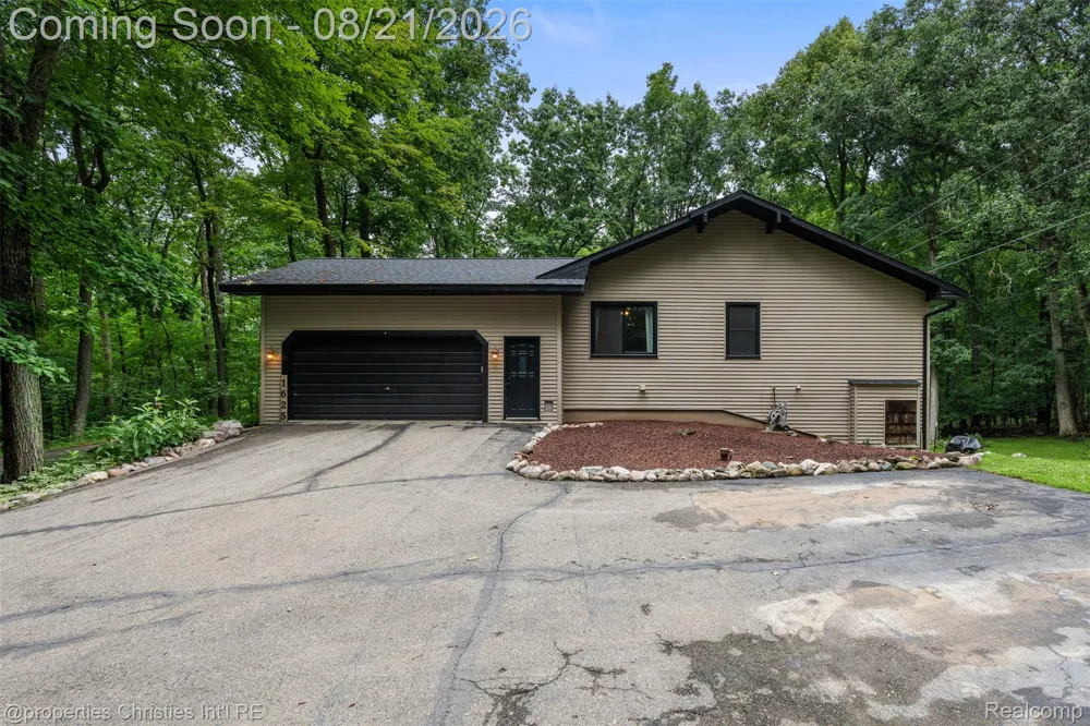 1625 Perry Lake Road Brandon Charter Township, MI 48462