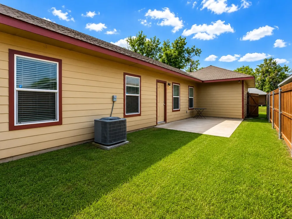 719 E 6th Street Bonham, TX 75418