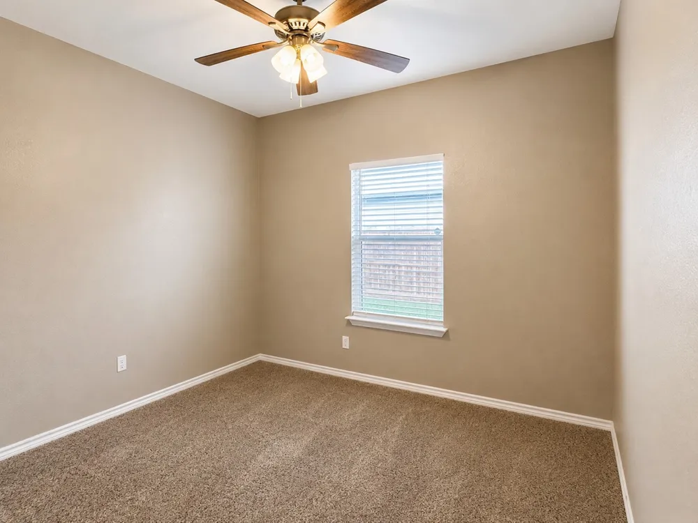719 E 6th Street Bonham, TX 75418