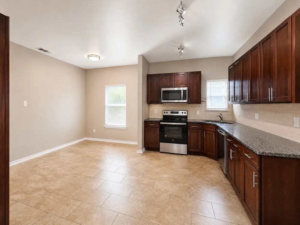 719 E 6th Street Bonham, TX 75418