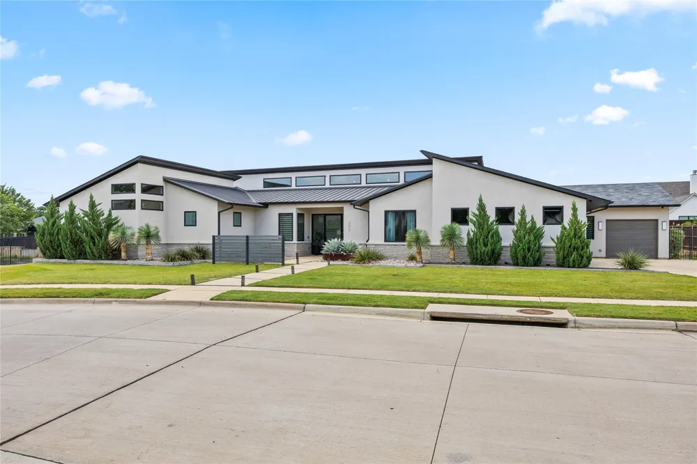 200 Winnie Drive Colleyville, TX 76034