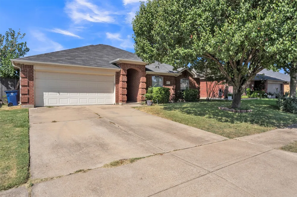 1017 Aaron Drive Burleson, TX 76028