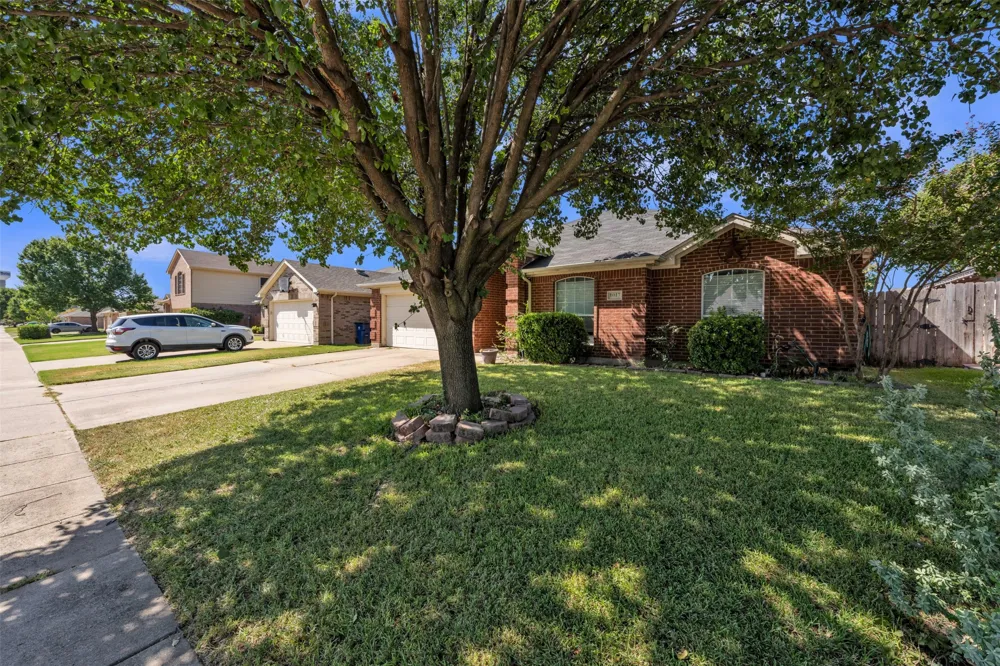1017 Aaron Drive Burleson, TX 76028