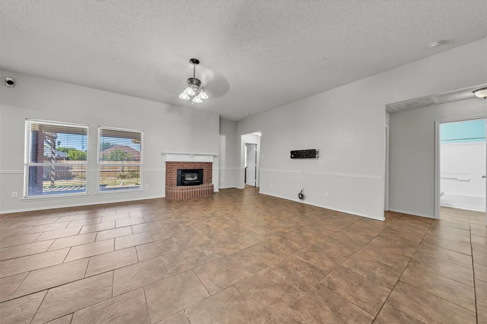 1017 Aaron Drive Burleson, TX 76028