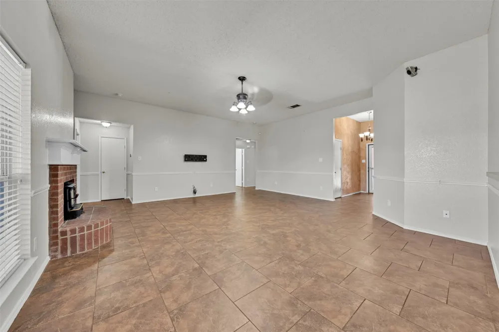 1017 Aaron Drive Burleson, TX 76028