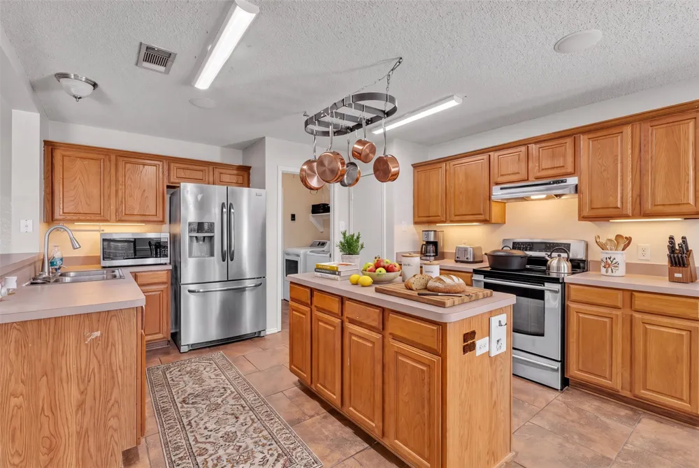 1017 Aaron Drive Burleson, TX 76028