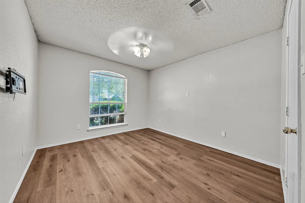 1017 Aaron Drive Burleson, TX 76028