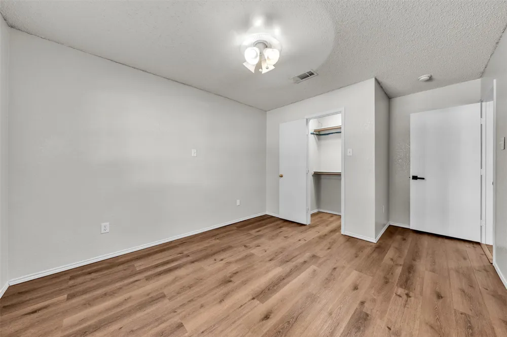 1017 Aaron Drive Burleson, TX 76028