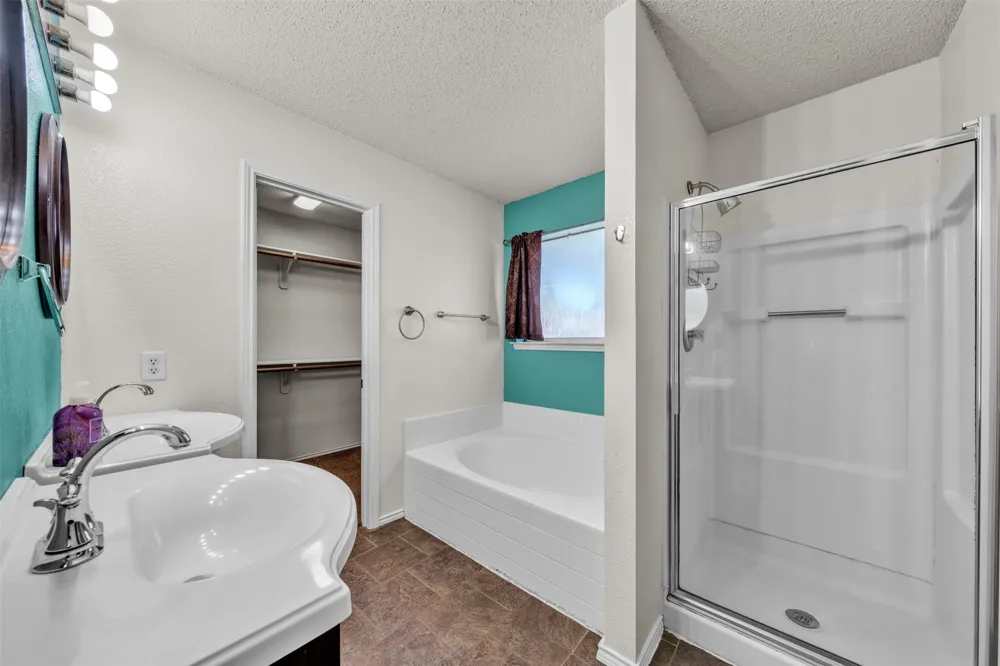 1017 Aaron Drive Burleson, TX 76028