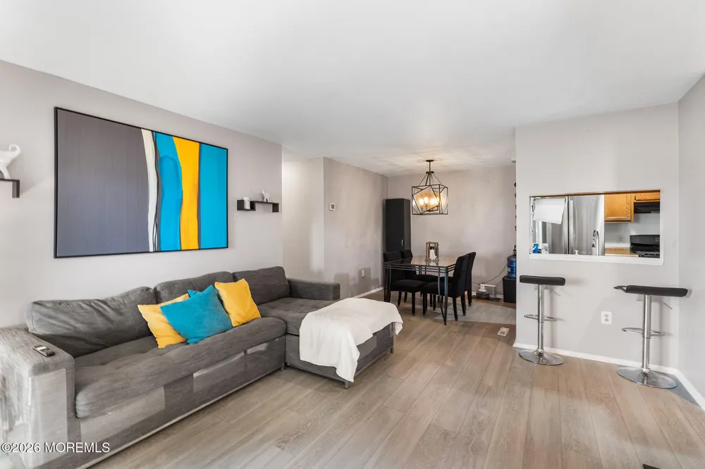 27 Gena Court Hamilton, NJ 08690