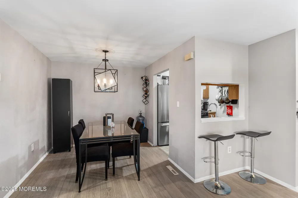 27 Gena Court Hamilton, NJ 08690