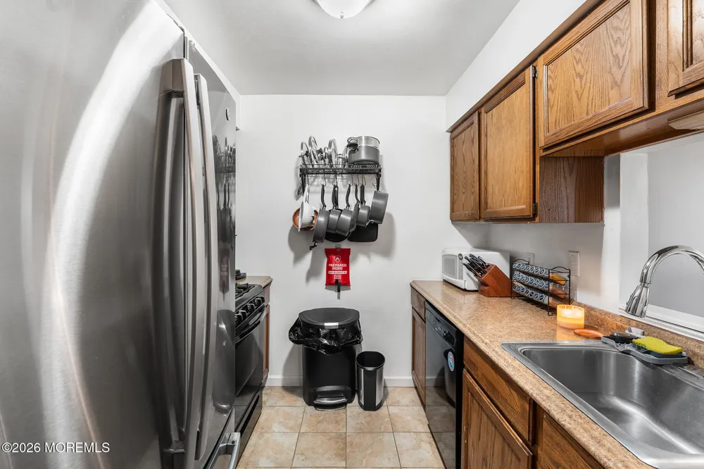27 Gena Court Hamilton, NJ 08690