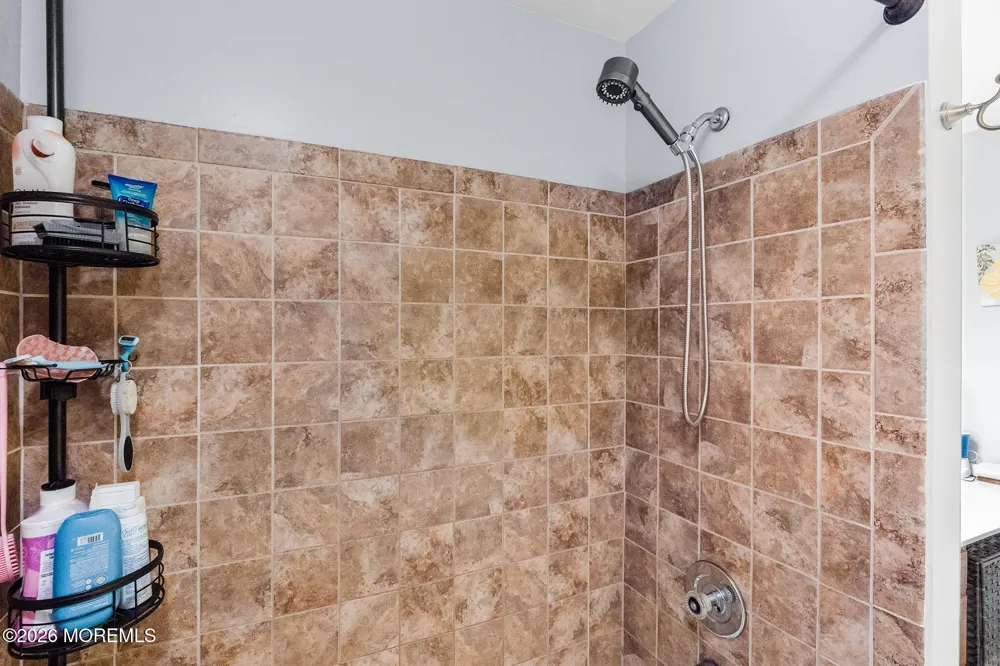27 Gena Court Hamilton, NJ 08690