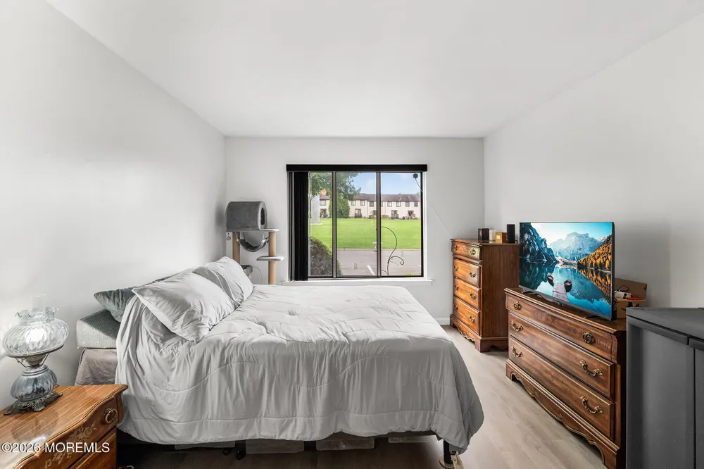 27 Gena Court Hamilton, NJ 08690
