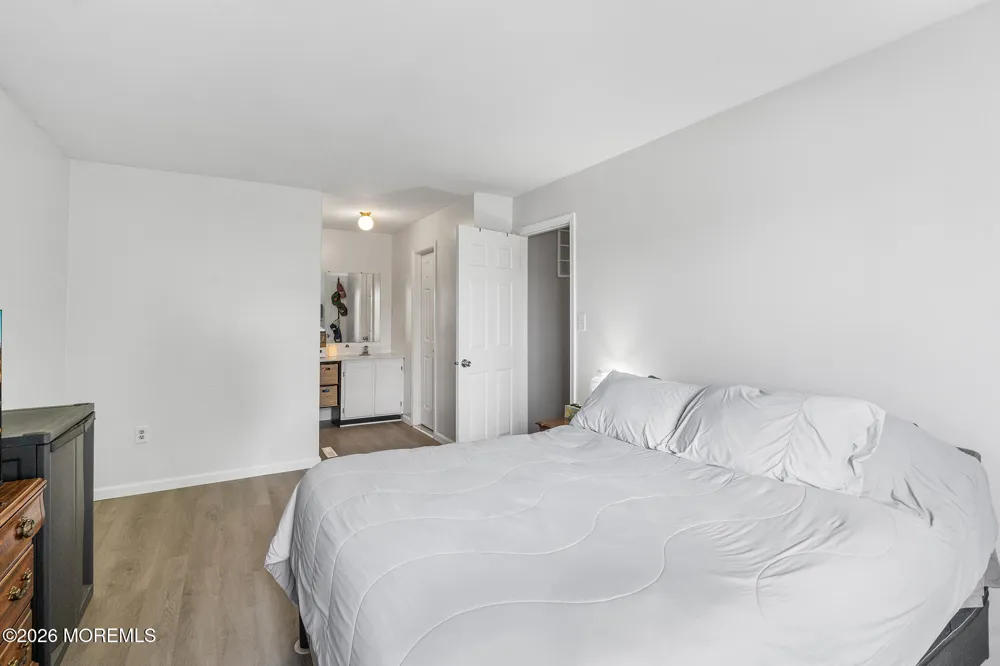 27 Gena Court Hamilton, NJ 08690