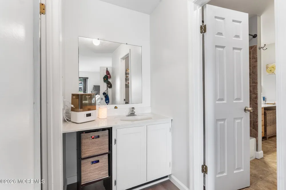 27 Gena Court Hamilton, NJ 08690