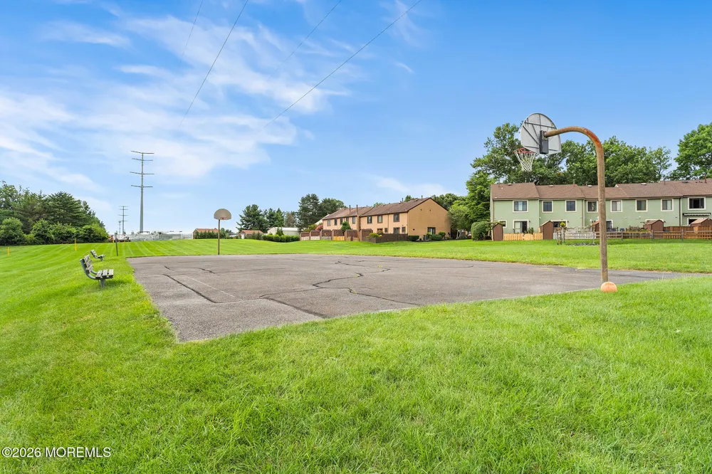 27 Gena Court Hamilton, NJ 08690