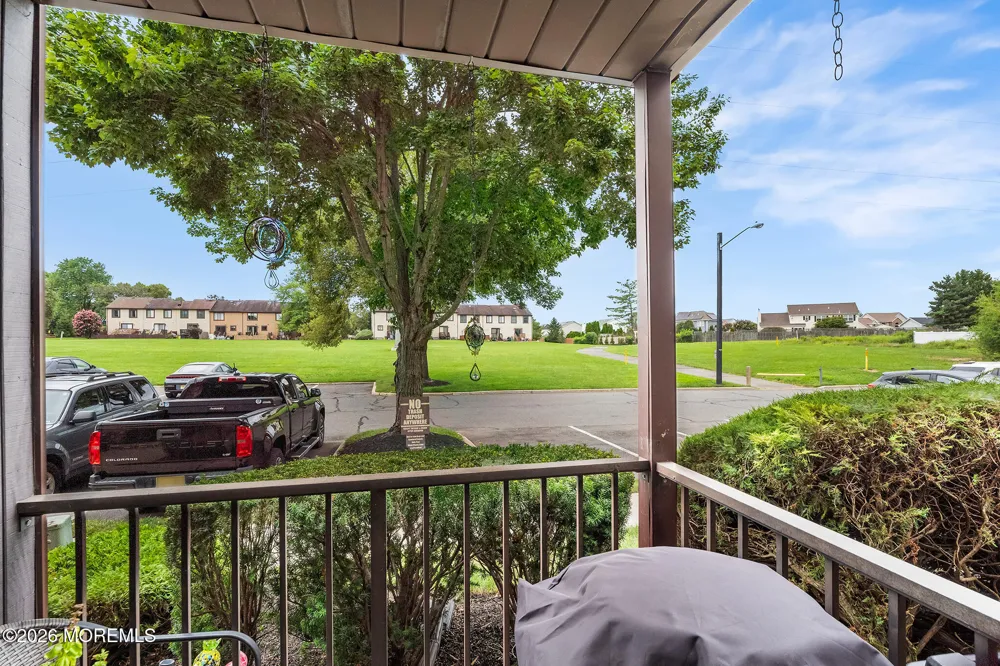 27 Gena Court Hamilton, NJ 08690