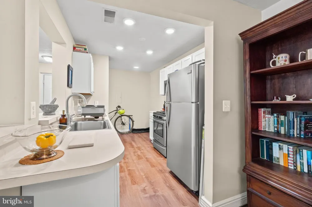 603 BURTONS COVE WAY #9 Annapolis, MD 21401