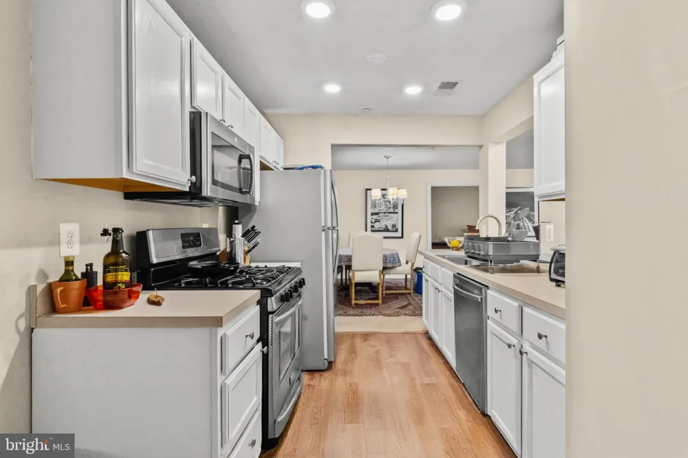603 BURTONS COVE WAY #9 Annapolis, MD 21401