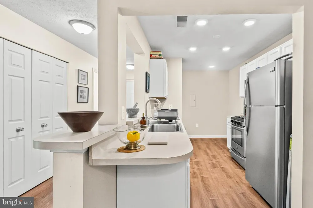 603 BURTONS COVE WAY #9 Annapolis, MD 21401